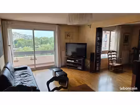 t3/t4 lumineux de 89 m2 - vue sur le lac  balcon  cave & garage box fermé - dpe c