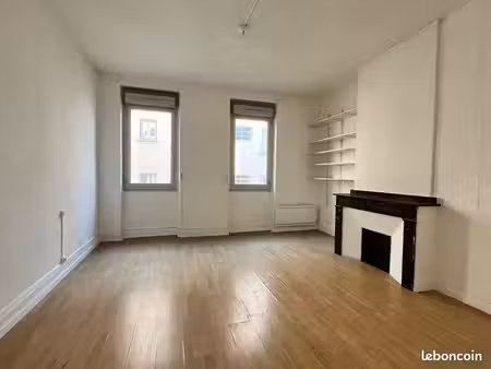 grand t2 avec balcon médiathèque