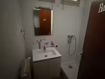grand p4 de 105 m² à rénover + vaste garage fermé & entrée indépendante secteur notre dame