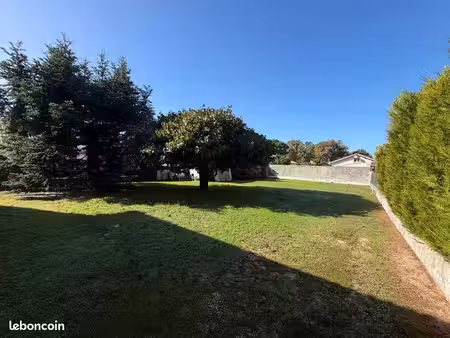 terrain à bâtir de 400 m² – le taillan-médoc – libre de constructeur