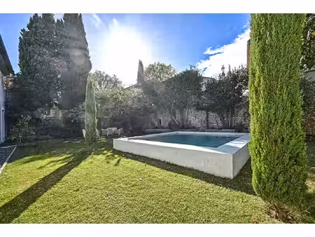 demeure ancienne rénovée avec jardin et piscine à uzes - 330 m2 - 990000 €