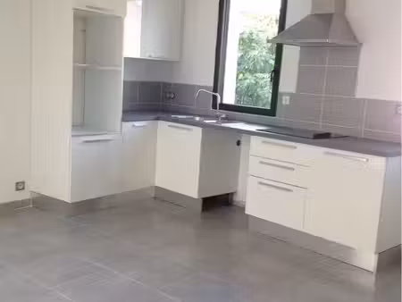 maison atypique en duplex avec patio et garage de 38 m2mauguio centre