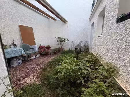 bourgoin maison mitoyenne au calme