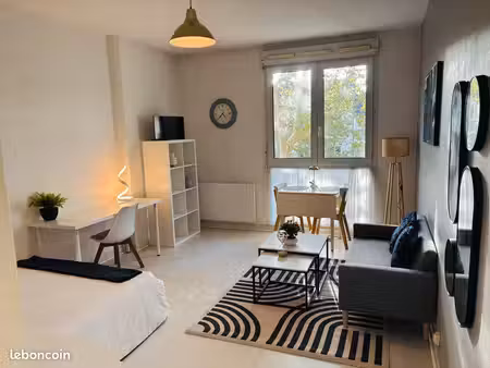 à louer – studio meublé de 31 m² – proche gare de tours – 695 cc