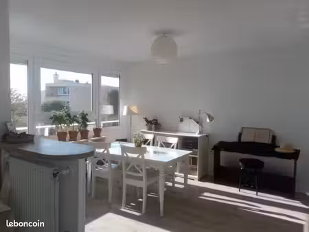 grand studio lumineux de 33 m2 au 1er étage entièrement rénové