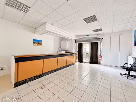 local commercial 54 11 m² libre – centre de lons-le-saunier