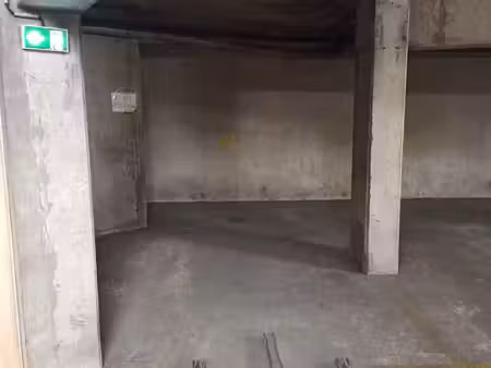 parking sécurisé proche tramway chantiers navals