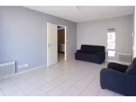 location appartement 2 pièces 48 m² à villeurbanne (69100)  831 €