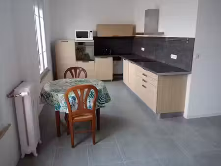location appartement 3 pièces 63 m² à saint-quentin (02100)  900 €