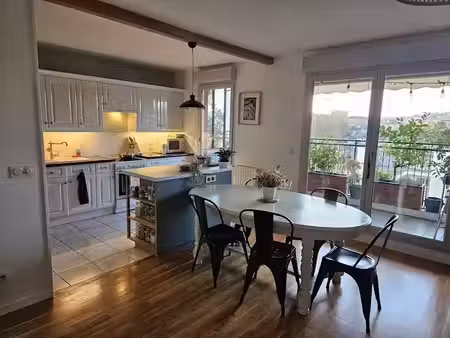 location meublée appartement 4 pièces 87 m² à villeurbanne (69100)  1 980 €