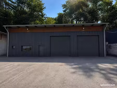 à louer à petite-rosselle (57) : local professionnel polyvalent de 250 m²  avec bureau  2 