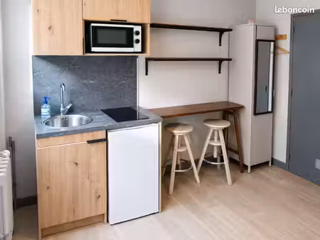 studette au rez-de-chaussée d'une résidence de standing calme et sécurisée
