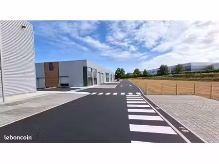local 3260 m² cholet