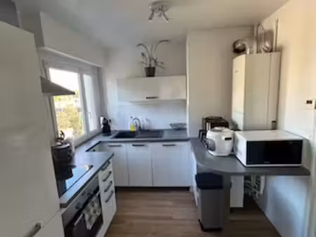 à louer - t2 de 48m2 avec balcon  cave  parking et cuisine équipée