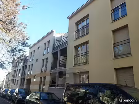 f2 avec balcon et parking - place des vosges hopital central