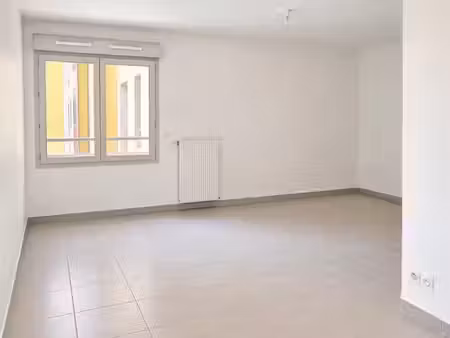 location appartement 1 pièce 30.28 m² à pierre-benite (69310)  570 €