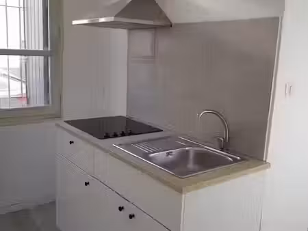 location appartement 2 pièces 45 m² à nimes (30000)  585 €