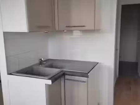 location meublée appartement 3 pièces 45 m² à grand-fort-philippe (59153)  650 €