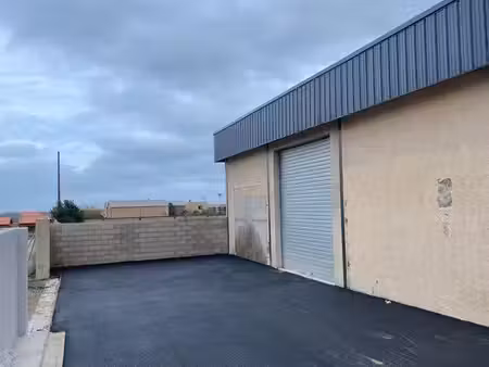 hangar / local de stockage 150 m²