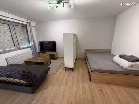 studio meublé  avec parking  devant tram