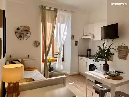 très joli studio meublé - électricité/chauffage/eau/internet (fibre) compris dans le loyer
