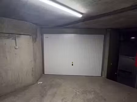 grand garage sécurisé 40m² motorisé (3 mois : nov/déc/jan) – centre canet