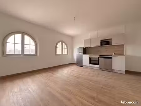 t2 non meublé – 40m2 – hyper centre/ vue exceptionnelle cathédrale
