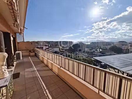 t3 traversant 74.59m² dernier etage parking