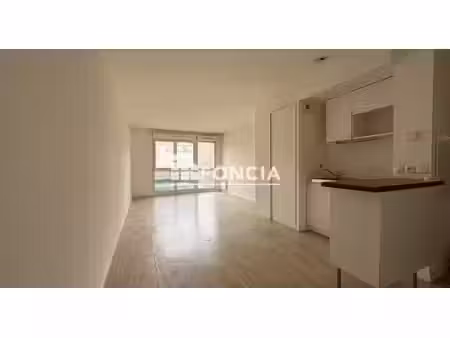 corbeil - grand studio avec parking en sous-sol