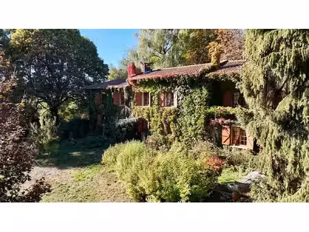 – propriété de caractère de 336 m² sur 1 4 hectare de terrain
