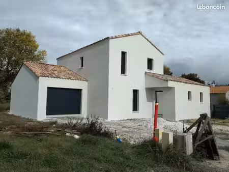 particulier vend maison réalisée par des artisants