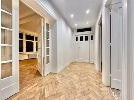spacieux appartement au 2ème avec bureaux et dressings
