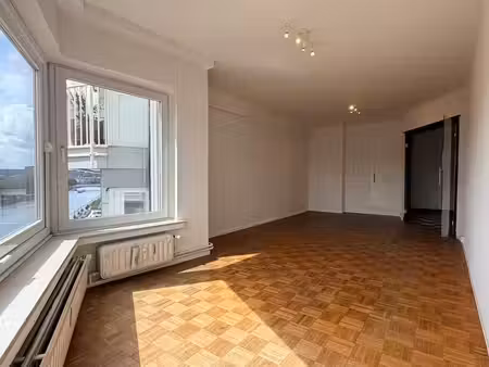 bel appartement à proximité immédiate du tram.