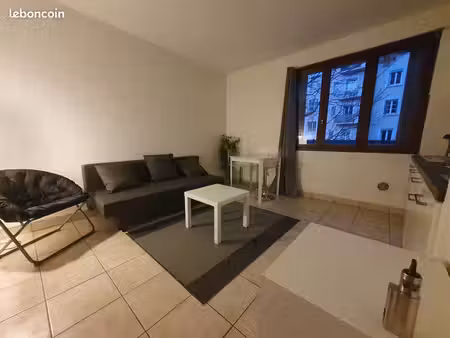 loue studio meublé