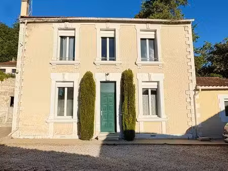 maison 70m2 avec cour/ stationnement et jardinet privée