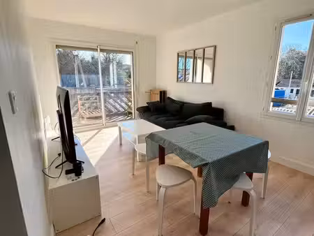 à louer à l’année – appartement duplex meublé – la rochelle