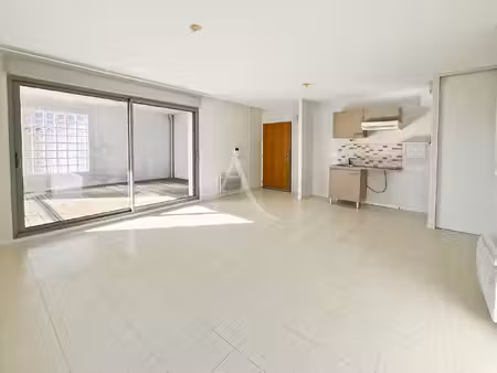 appartement t2 avec balcon  ascenseur et deux places de parking à challans