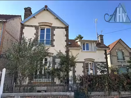 maison bourgeoise rénovée avec jardin à quelques minutes du