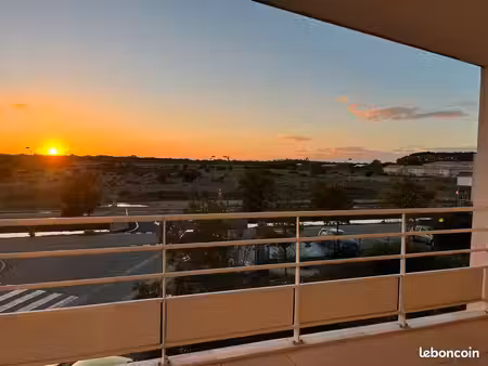 t3 avec grande terrasse  climatisation et 2 places de parking