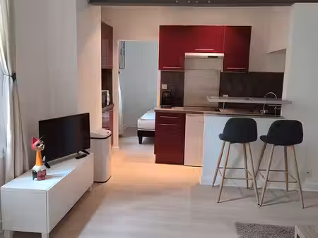 superbe f2 meublé en hyper centre (place françois 1er)
