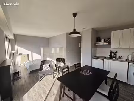 studio 1 pièce 28 m²