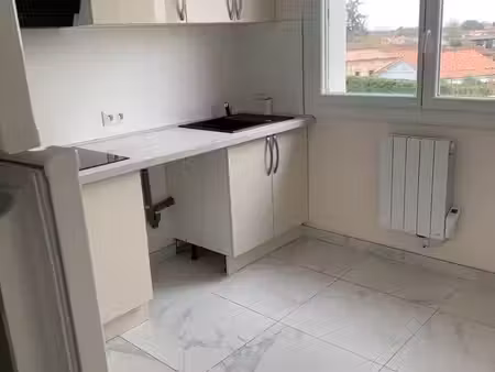 appartement rénové 3 pièces- parking - 11ème régiment