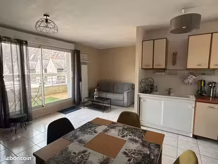 très beau t2 meublé en face piscine du lac à tours