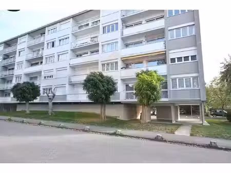 appartement 3 pièces de 79.62 m²  cave et parking extérieur