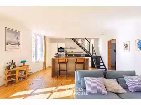 au coeur du centre historique de montauban  appartement rénové sous les toits