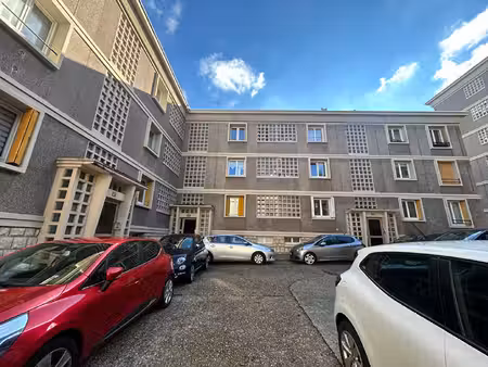 notre-dame - appartement type 3 - dernier etage - stationnement collectif