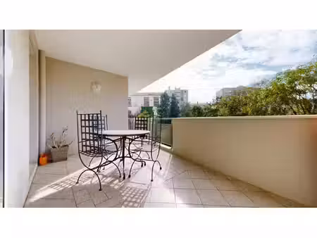 magnifique t3/t4 de 80m² avec grande terrasse - cours tolstoï 
