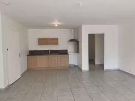 location appartement 3 pièces à saint-julien-de-vouvantes (44670) : à louer 3 pièces / 73m