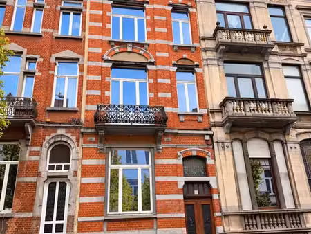 saint-gilles – triplex 230 m² + jardin 80 m² – permis ok