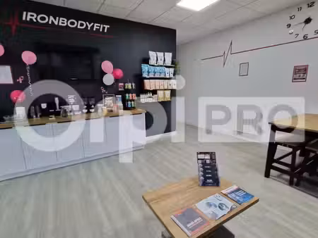 location commerce breuil le vert 60600 366m²